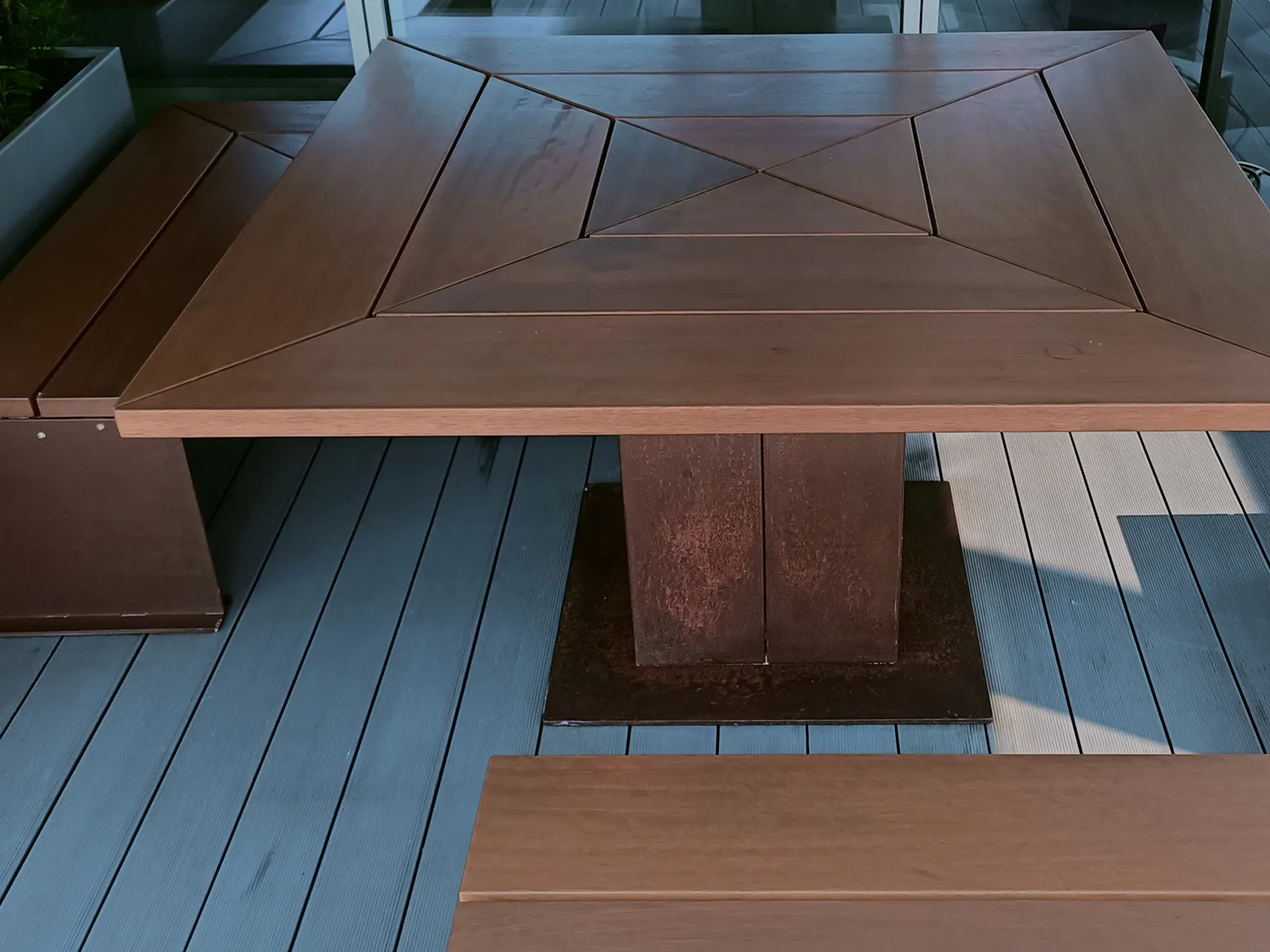 Picknickbord och Corten-stål