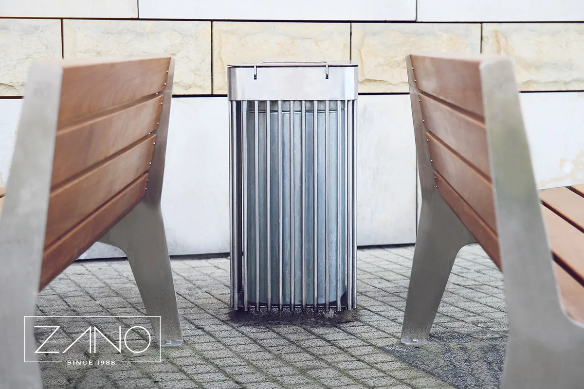 en modern Calypso-papperskorg av rostfritt stål