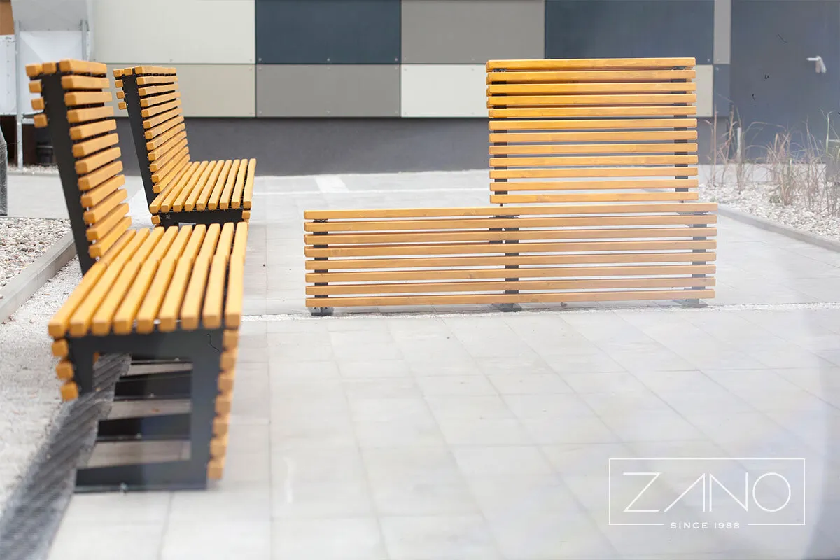 Moderna stadsmöbler vid Tekniska högskolan i Warszawa