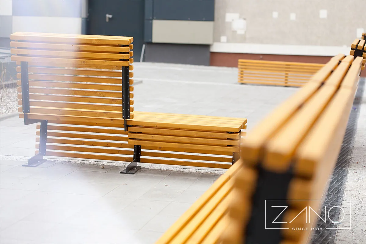 Moderna stadsmöbler vid Tekniska högskolan i Warszawa