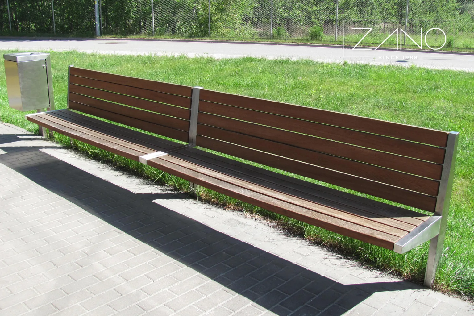 Parkbänkar av stål