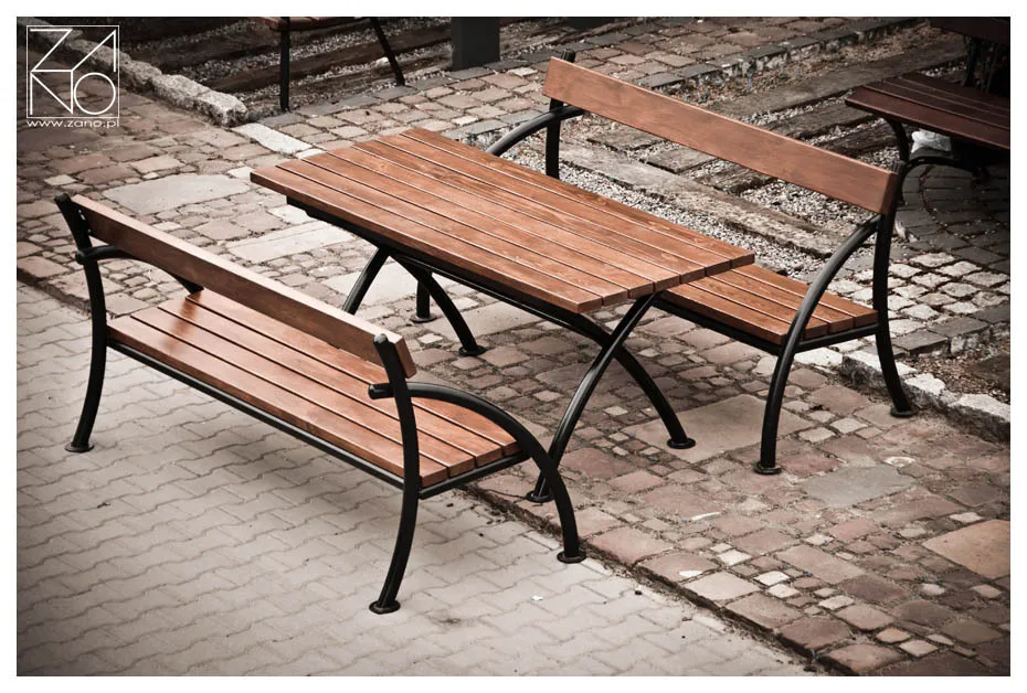 Retrobord och kolstål