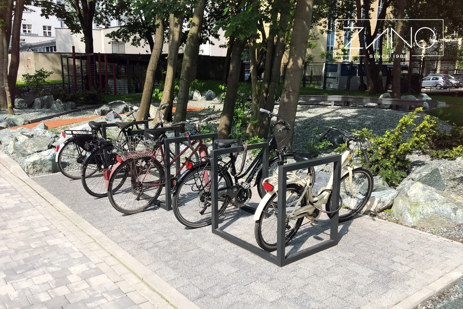 Ett stort cykelställ i stål för att enkelt kunna låsa fast cykeln