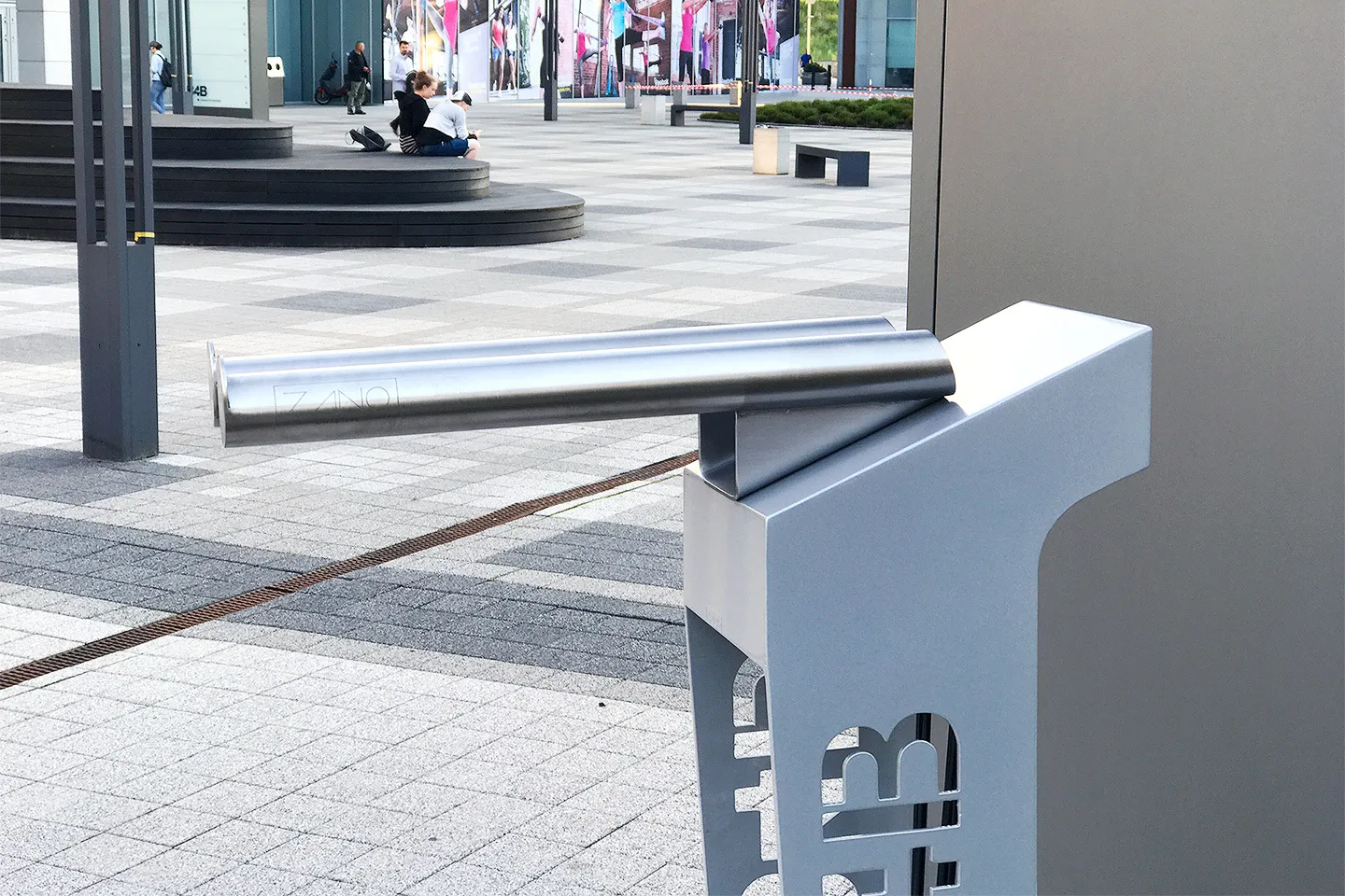En reparationsstation för cyklister med verktyg från ZANO