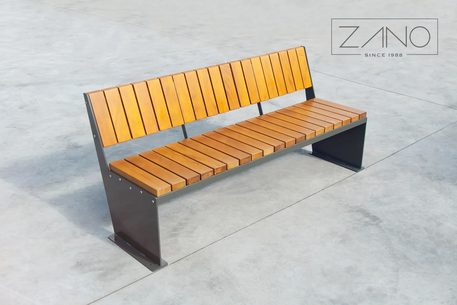 stålbänkar, enkla, minimalistiska