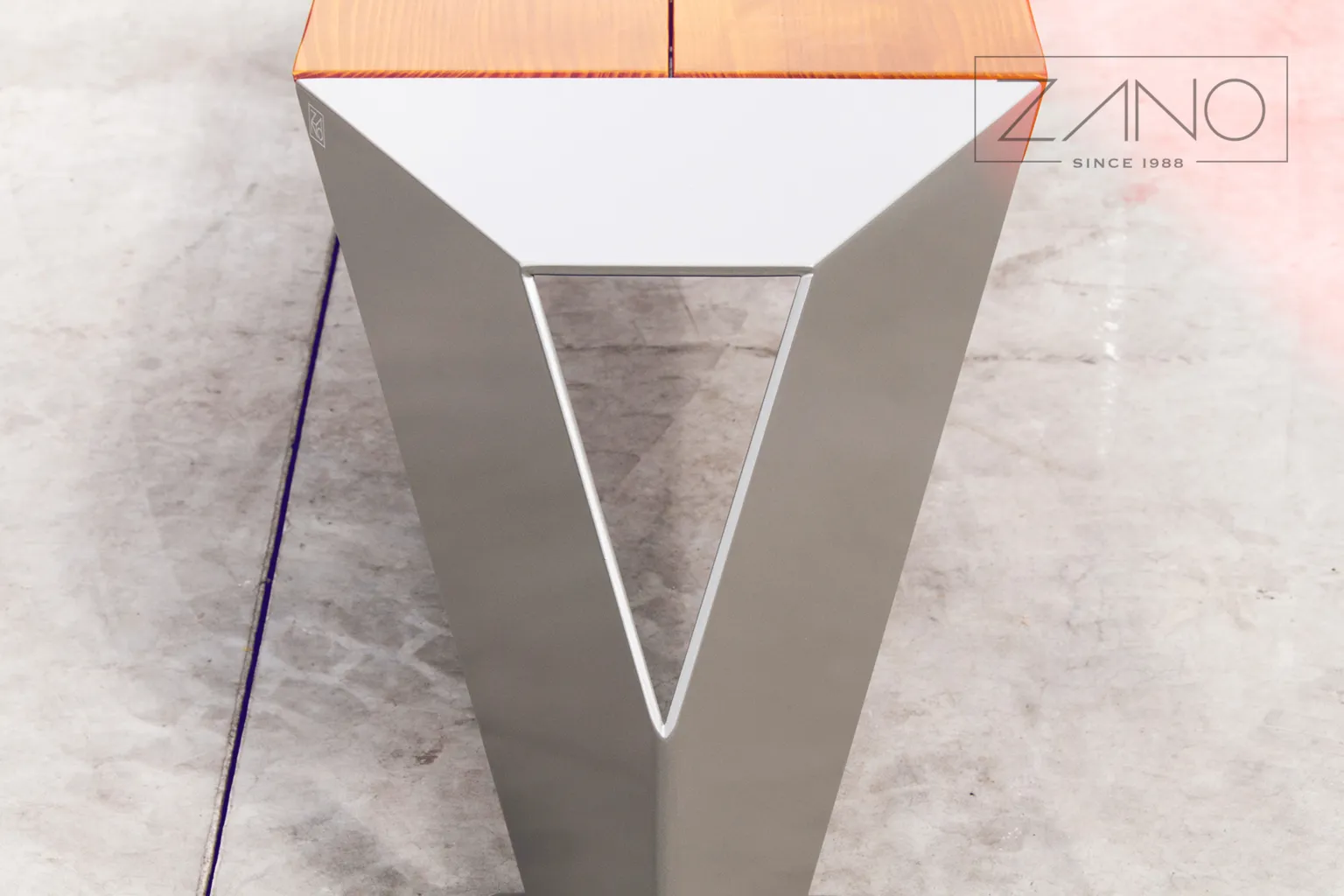 gatubänk Ivo – modern design, robust konstruktion