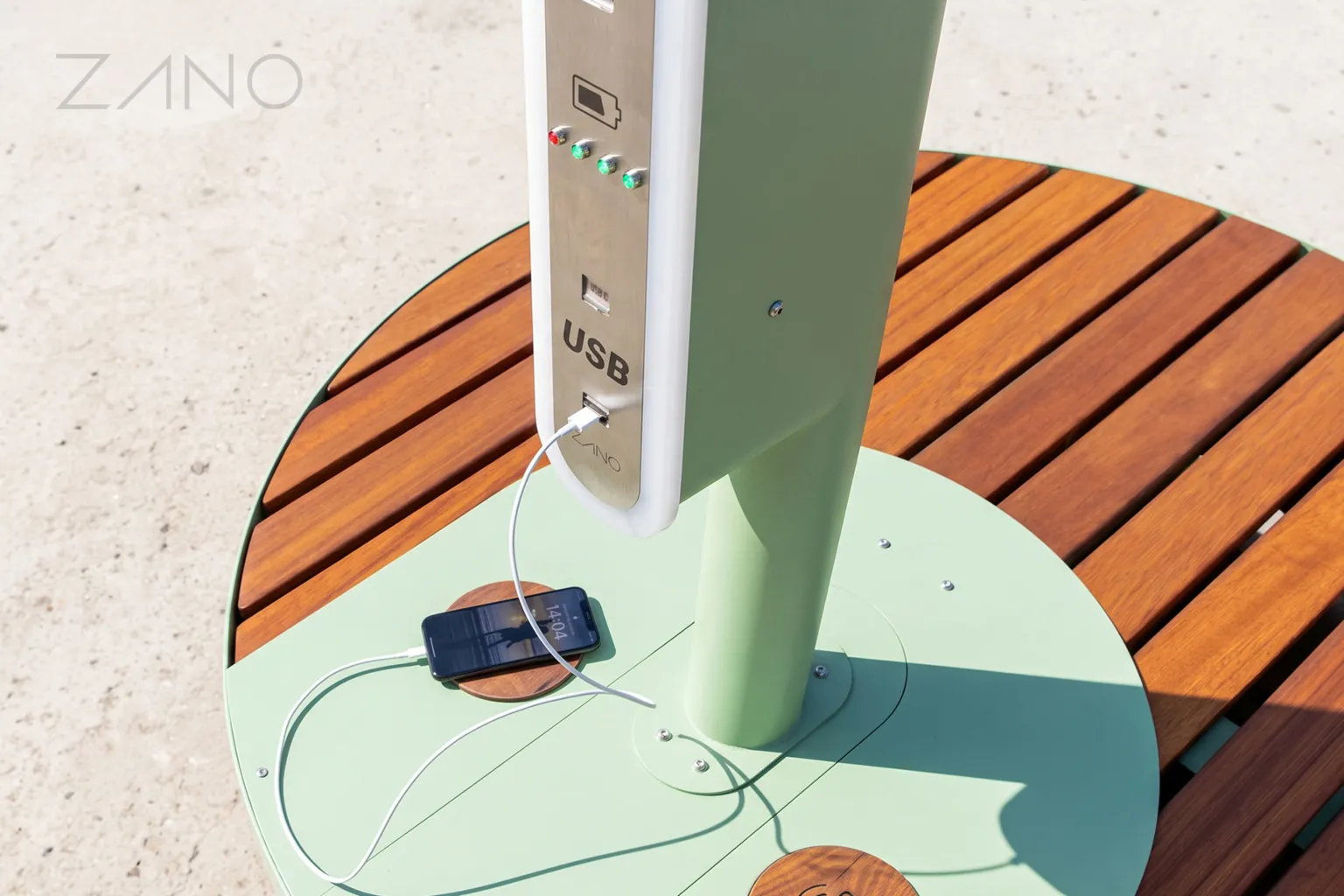 UNIVERSE-solstation med USB-C-laddare