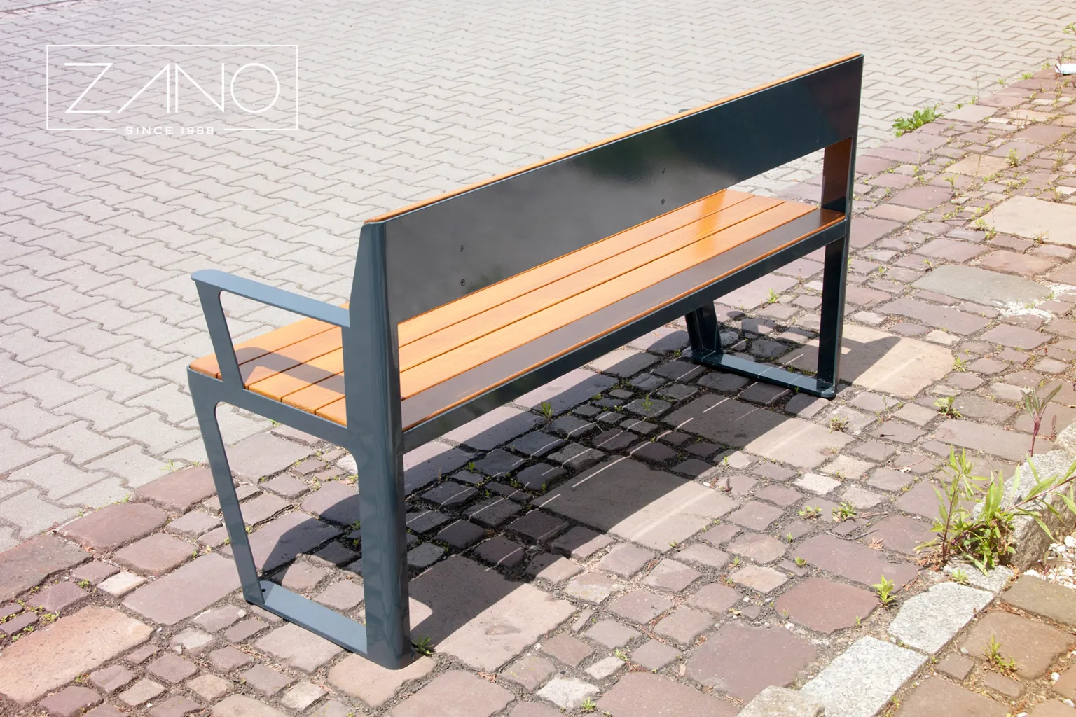 En modern och stilfull stadsbänk