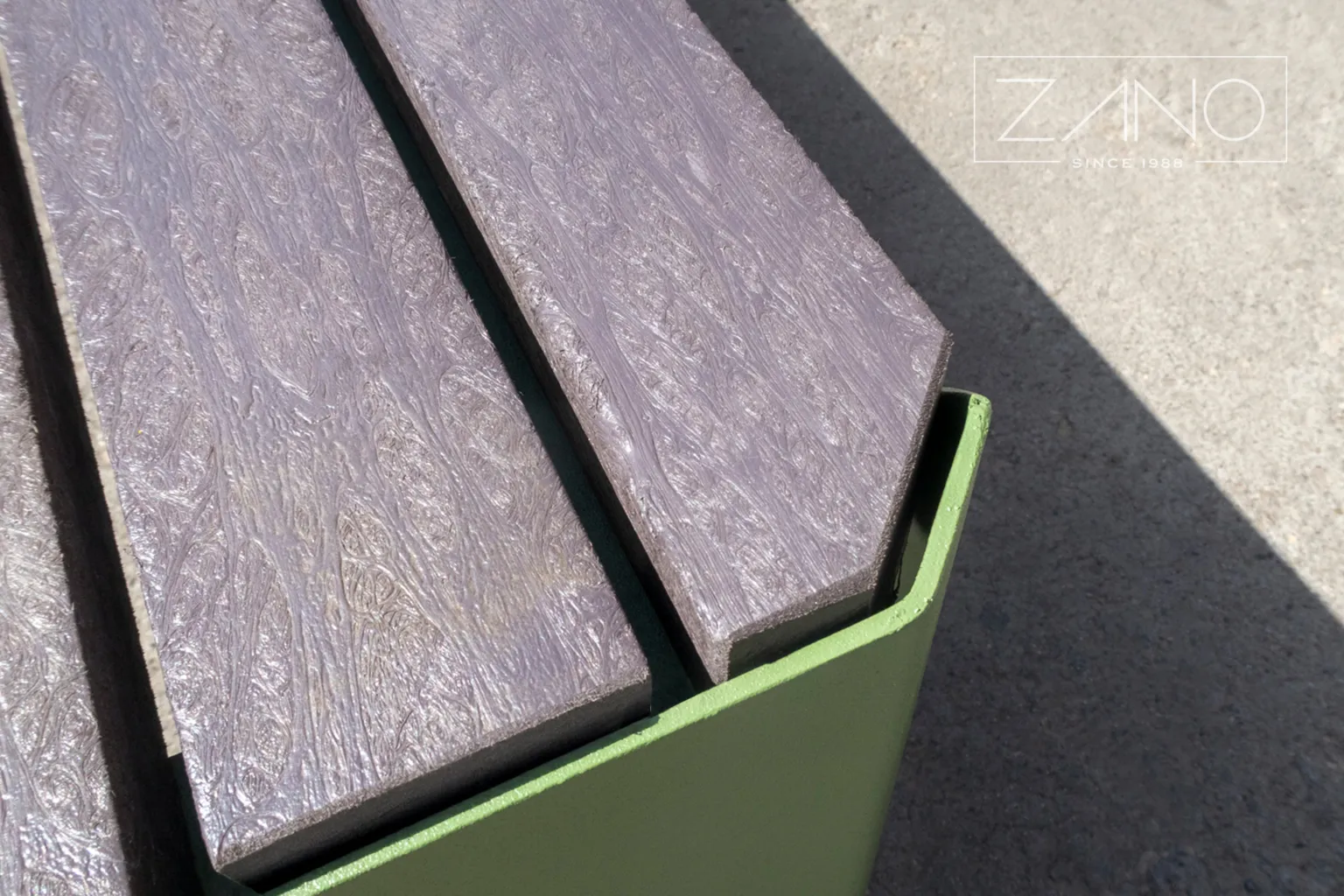Stilo-bänk – material som imiterar trä – Ecoplank