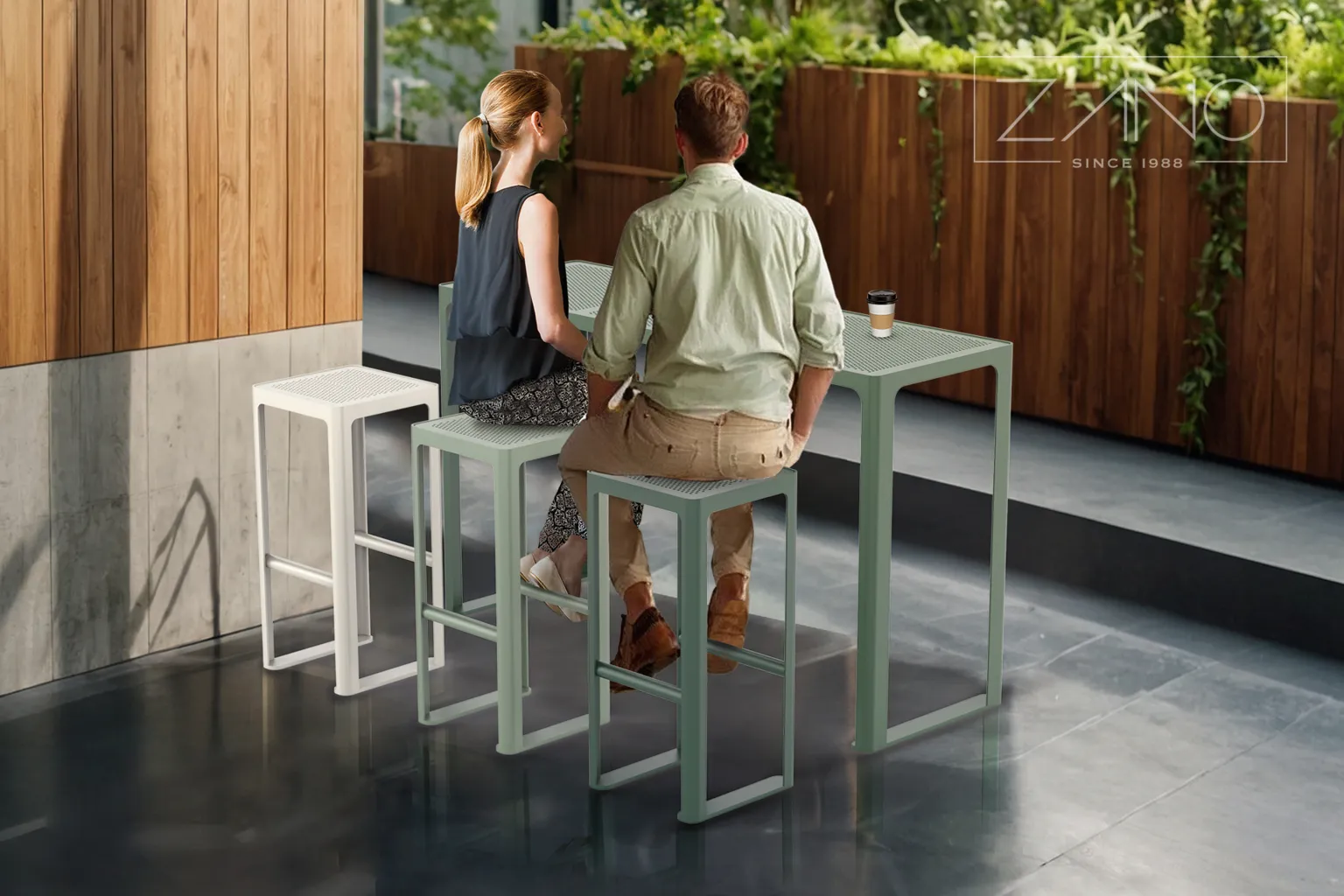 Matsal – food court – picknickbord och stolar