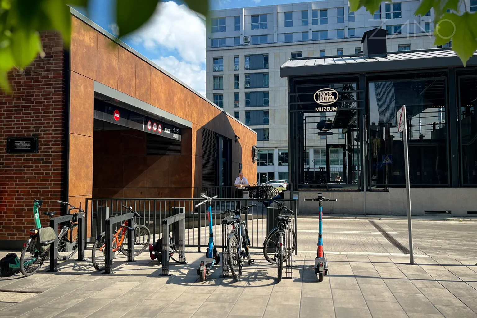 en enskild hög cykelställning