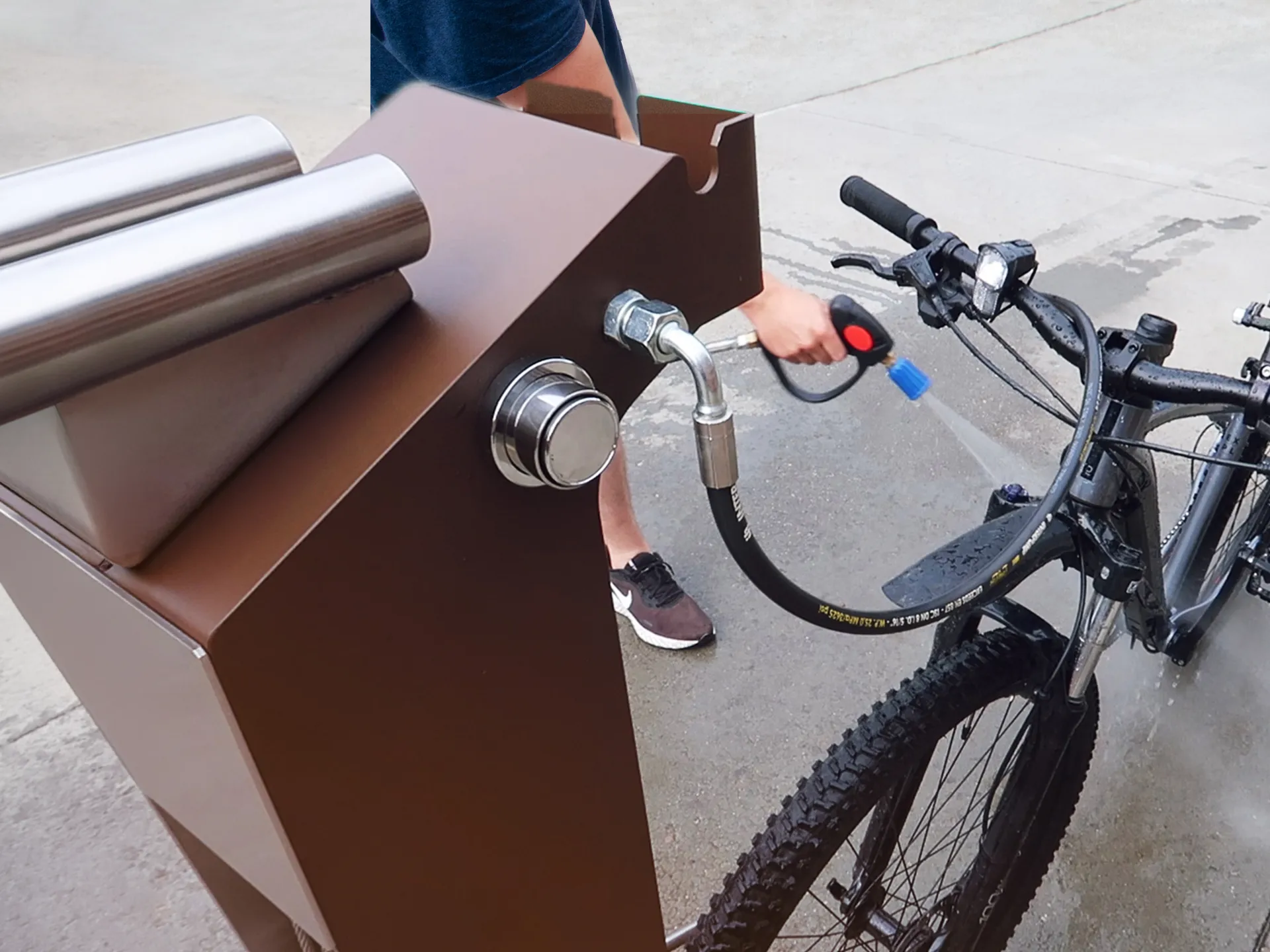 cykeltvättstationer med borstset och lågtryckstvätt