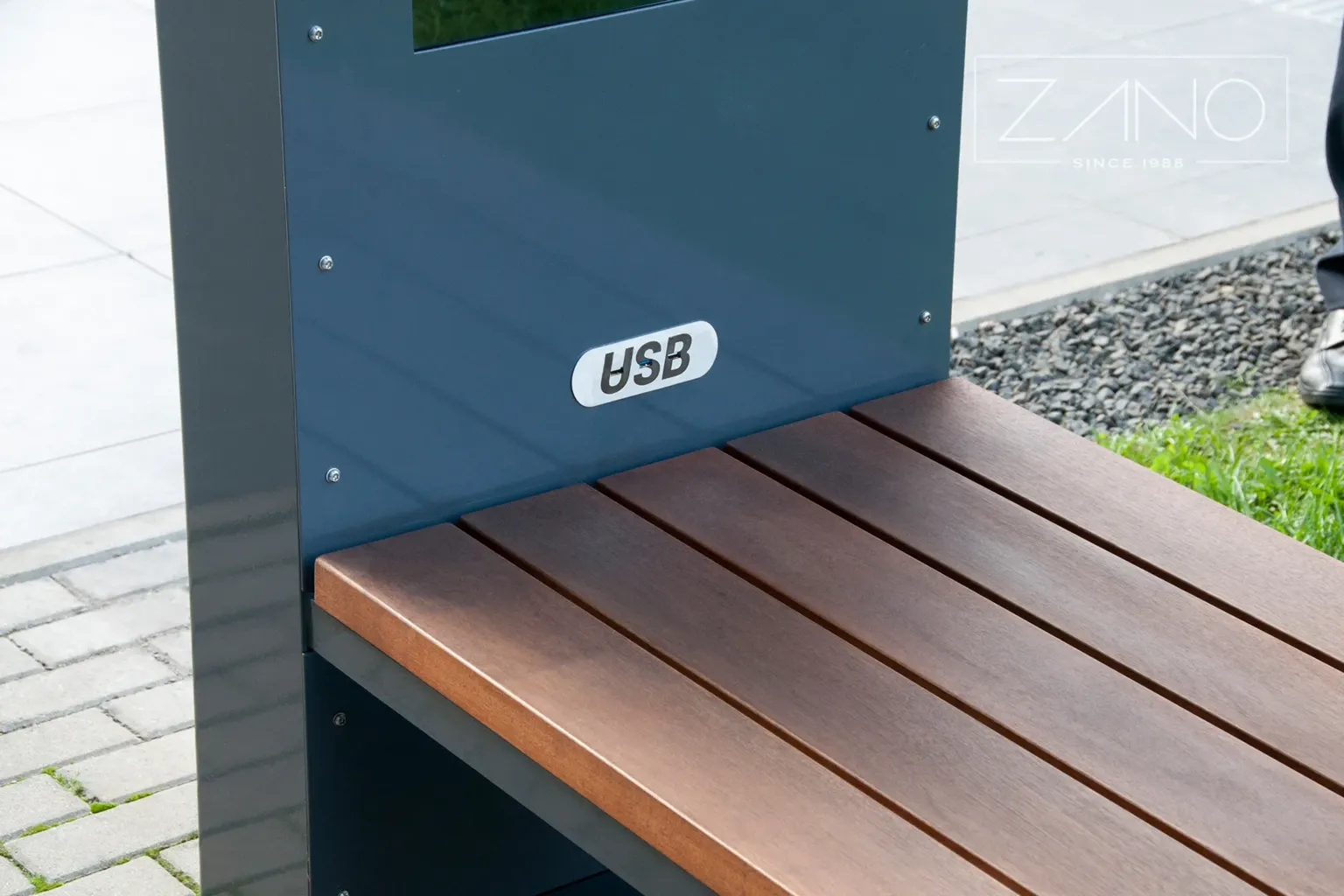 USB-laddningsuttag i Nova Energias bänk